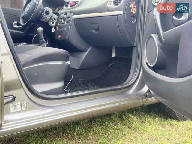Сірий Рено Кліо, об'ємом двигуна 1.15 л та пробігом 175 тис. км за 5599 $, фото 4 на Automoto.ua