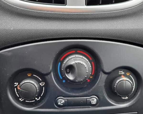 Сірий Рено Кліо, об'ємом двигуна 1.15 л та пробігом 292 тис. км за 3000 $, фото 21 на Automoto.ua