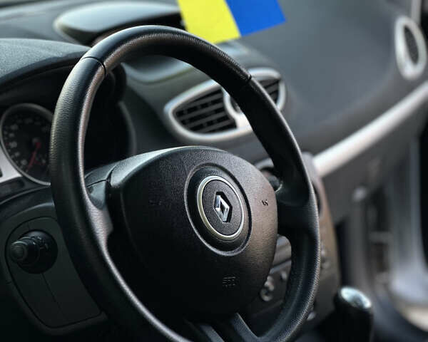 Сірий Рено Кліо, об'ємом двигуна 1.15 л та пробігом 242 тис. км за 5600 $, фото 11 на Automoto.ua