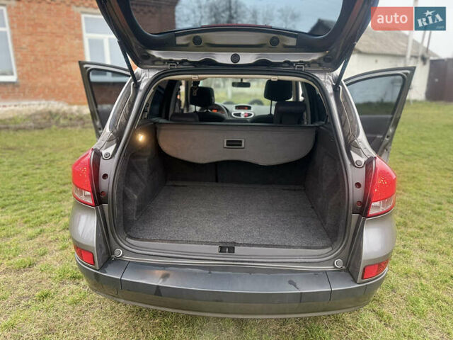 Сірий Рено Кліо, об'ємом двигуна 1.15 л та пробігом 175 тис. км за 5599 $, фото 12 на Automoto.ua