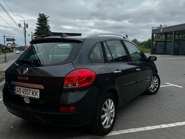 Серый Рено Клио, объемом двигателя 1.6 л и пробегом 255 тыс. км за 4999 $, фото 1 на Automoto.ua