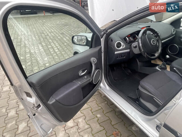 Серый Рено Клио, объемом двигателя 1.2 л и пробегом 225 тыс. км за 4999 $, фото 8 на Automoto.ua