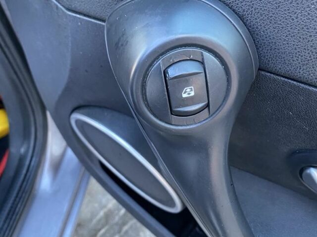 Сірий Рено Кліо, об'ємом двигуна 1.2 л та пробігом 230 тис. км за 4800 $, фото 15 на Automoto.ua