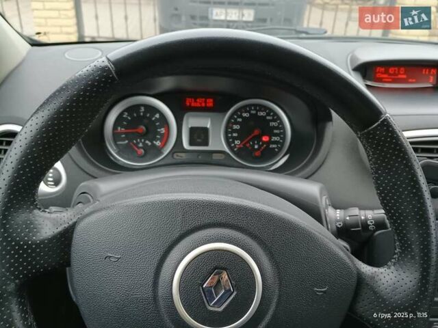 Серый Рено Клио, объемом двигателя 1.46 л и пробегом 212 тыс. км за 4500 $, фото 2 на Automoto.ua