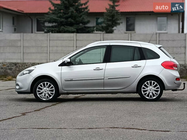 Серый Рено Клио, объемом двигателя 1.6 л и пробегом 166 тыс. км за 7200 $, фото 4 на Automoto.ua