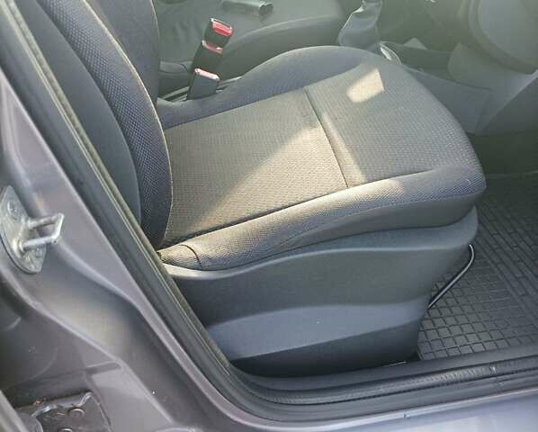 Серый Рено Клио, объемом двигателя 1.5 л и пробегом 249 тыс. км за 5500 $, фото 16 на Automoto.ua