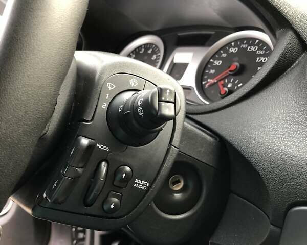 Серый Рено Клио, объемом двигателя 1.6 л и пробегом 185 тыс. км за 5900 $, фото 36 на Automoto.ua