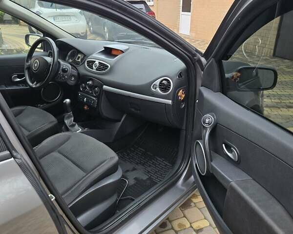 Серый Рено Клио, объемом двигателя 1.46 л и пробегом 176 тыс. км за 3999 $, фото 10 на Automoto.ua