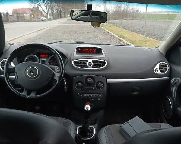 Серый Рено Клио, объемом двигателя 1.15 л и пробегом 240 тыс. км за 3990 $, фото 4 на Automoto.ua