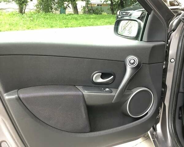 Серый Рено Клио, объемом двигателя 1.6 л и пробегом 185 тыс. км за 5900 $, фото 48 на Automoto.ua