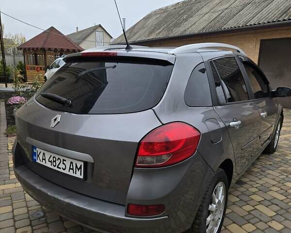 Серый Рено Клио, объемом двигателя 1.46 л и пробегом 176 тыс. км за 3999 $, фото 3 на Automoto.ua