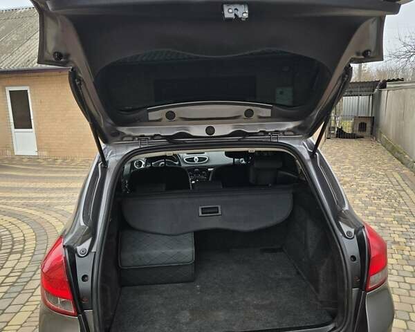 Серый Рено Клио, объемом двигателя 1.46 л и пробегом 176 тыс. км за 3999 $, фото 5 на Automoto.ua