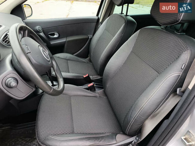 Серый Рено Клио, объемом двигателя 1.6 л и пробегом 166 тыс. км за 7200 $, фото 25 на Automoto.ua