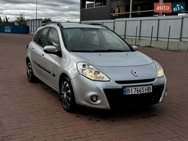 Серый Рено Клио, объемом двигателя 1.1 л и пробегом 217 тыс. км за 5200 $, фото 2 на Automoto.ua