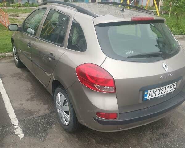 Серый Рено Клио, объемом двигателя 1.2 л и пробегом 290 тыс. км за 4500 $, фото 2 на Automoto.ua