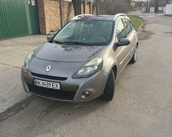 Серый Рено Клио, объемом двигателя 1.2 л и пробегом 191 тыс. км за 5500 $, фото 2 на Automoto.ua