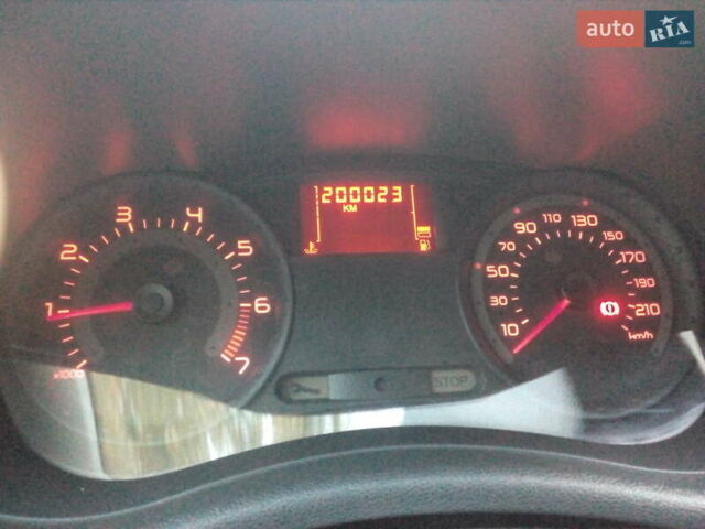 Серый Рено Клио, объемом двигателя 1.2 л и пробегом 200 тыс. км за 5200 $, фото 30 на Automoto.ua