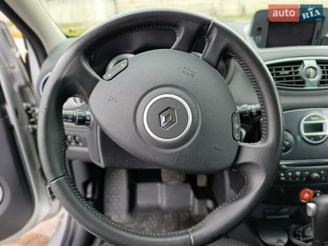 Серый Рено Клио, объемом двигателя 1.6 л и пробегом 166 тыс. км за 7200 $, фото 14 на Automoto.ua