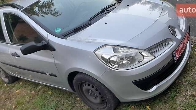 Серый Рено Клио, объемом двигателя 1.2 л и пробегом 200 тыс. км за 5200 $, фото 1 на Automoto.ua