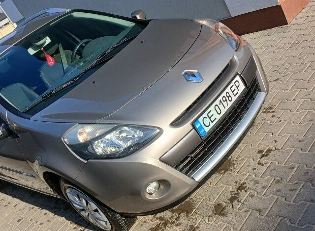 Серый Рено Клио, объемом двигателя 1.1 л и пробегом 220 тыс. км за 5100 $, фото 3 на Automoto.ua