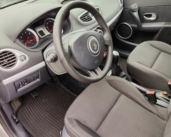 Серый Рено Клио, объемом двигателя 1.2 л и пробегом 232 тыс. км за 4850 $, фото 1 на Automoto.ua