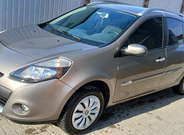 Серый Рено Клио, объемом двигателя 1.1 л и пробегом 220 тыс. км за 5100 $, фото 2 на Automoto.ua