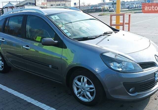 Серый Рено Клио, объемом двигателя 1.5 л и пробегом 249 тыс. км за 5500 $, фото 3 на Automoto.ua