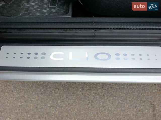 Серый Рено Клио, объемом двигателя 1.6 л и пробегом 166 тыс. км за 7200 $, фото 11 на Automoto.ua