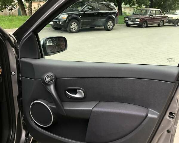 Серый Рено Клио, объемом двигателя 1.6 л и пробегом 185 тыс. км за 5900 $, фото 50 на Automoto.ua