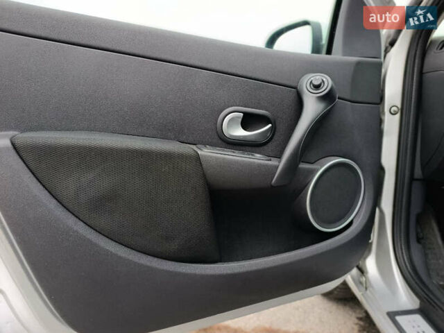 Серый Рено Клио, объемом двигателя 1.6 л и пробегом 166 тыс. км за 7200 $, фото 10 на Automoto.ua