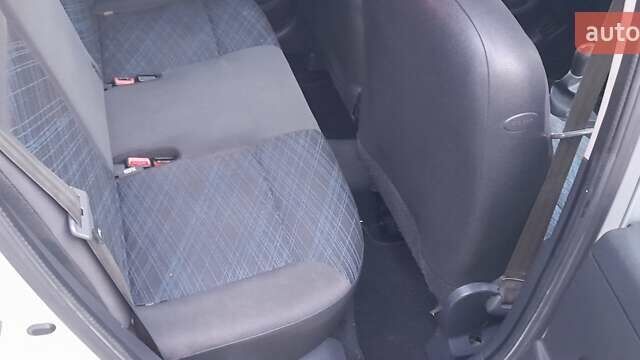 Серый Рено Клио, объемом двигателя 1.2 л и пробегом 200 тыс. км за 5200 $, фото 11 на Automoto.ua