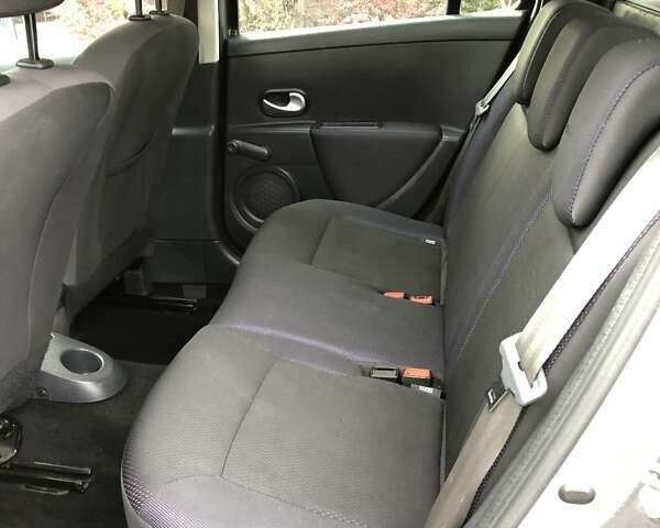 Серый Рено Клио, объемом двигателя 1.6 л и пробегом 185 тыс. км за 5900 $, фото 54 на Automoto.ua