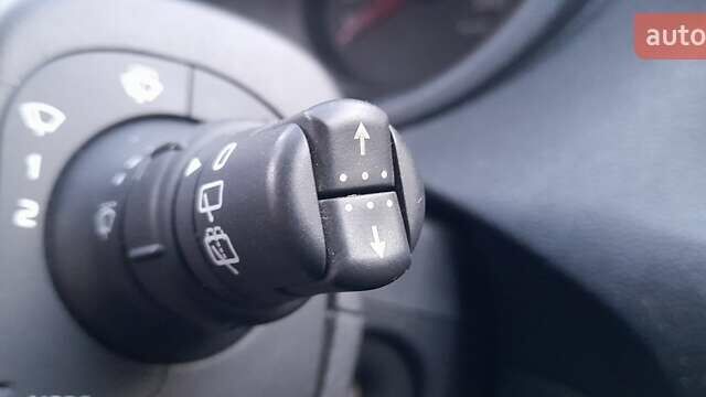 Серый Рено Клио, объемом двигателя 1.2 л и пробегом 200 тыс. км за 5200 $, фото 18 на Automoto.ua