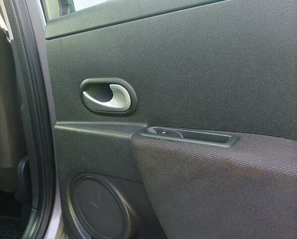 Серый Рено Клио, объемом двигателя 1.5 л и пробегом 249 тыс. км за 5500 $, фото 15 на Automoto.ua