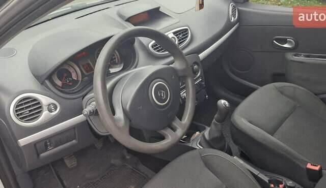 Серый Рено Клио, объемом двигателя 1.15 л и пробегом 194 тыс. км за 4499 $, фото 8 на Automoto.ua