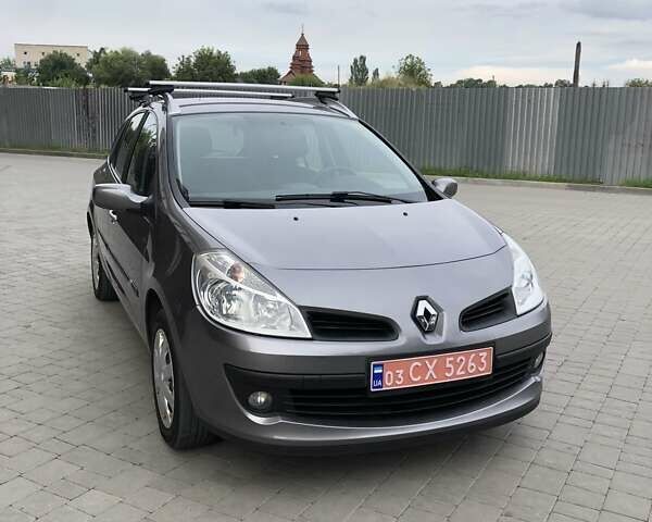 Серый Рено Клио, объемом двигателя 1.6 л и пробегом 185 тыс. км за 5900 $, фото 3 на Automoto.ua