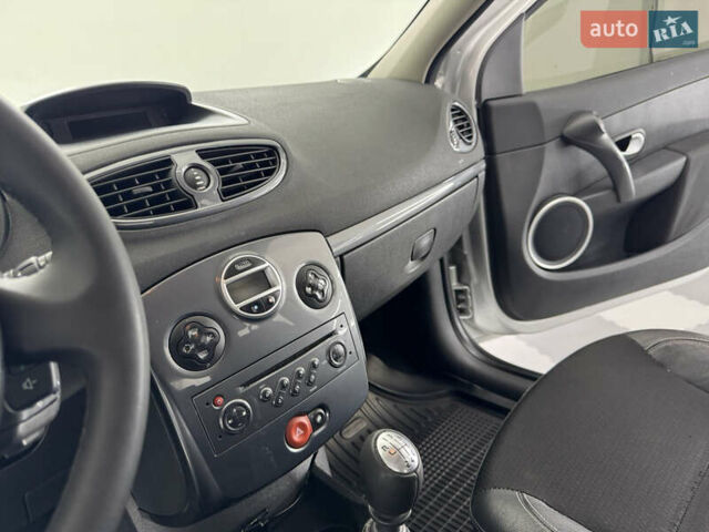 Сірий Рено Кліо, об'ємом двигуна 1.5 л та пробігом 189 тис. км за 5399 $, фото 27 на Automoto.ua