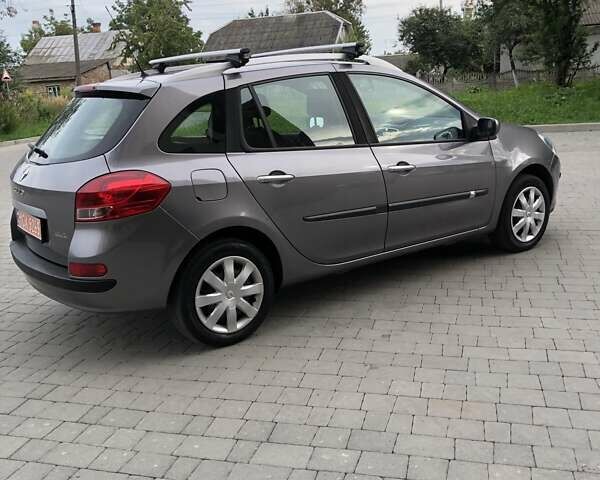 Серый Рено Клио, объемом двигателя 1.6 л и пробегом 185 тыс. км за 5900 $, фото 11 на Automoto.ua