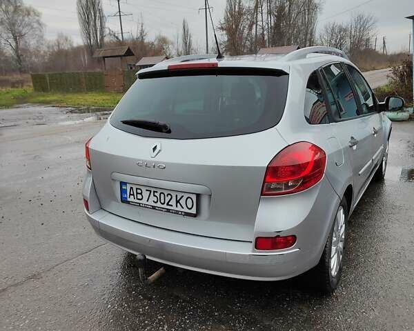 Серый Рено Клио, объемом двигателя 1.2 л и пробегом 232 тыс. км за 4850 $, фото 3 на Automoto.ua
