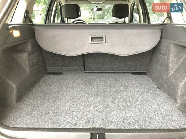 Серый Рено Клио, объемом двигателя 1.6 л и пробегом 185 тыс. км за 5900 $, фото 58 на Automoto.ua