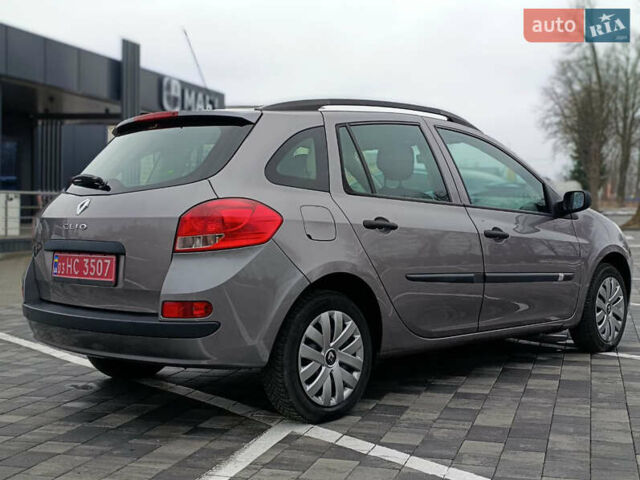 Серый Рено Клио, объемом двигателя 1.2 л и пробегом 192 тыс. км за 4850 $, фото 2 на Automoto.ua
