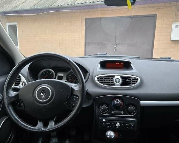 Серый Рено Клио, объемом двигателя 1.46 л и пробегом 176 тыс. км за 3999 $, фото 11 на Automoto.ua