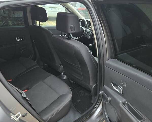 Серый Рено Клио, объемом двигателя 1.46 л и пробегом 176 тыс. км за 3999 $, фото 6 на Automoto.ua