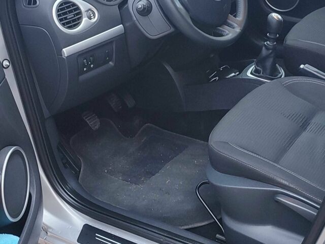 Сірий Рено Кліо, об'ємом двигуна 1.5 л та пробігом 251 тис. км за 5800 $, фото 4 на Automoto.ua