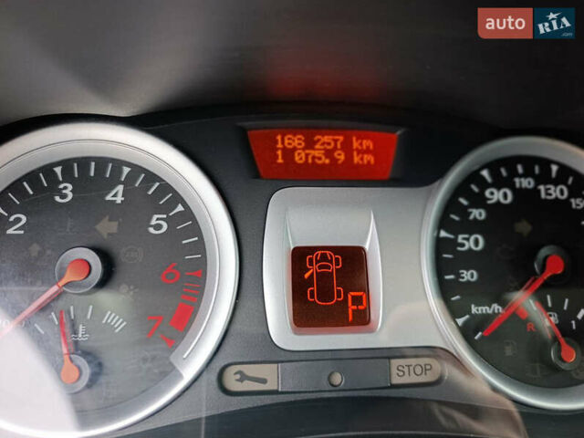 Серый Рено Клио, объемом двигателя 1.6 л и пробегом 166 тыс. км за 7200 $, фото 15 на Automoto.ua