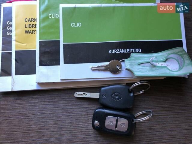 Серый Рено Клио, объемом двигателя 1.6 л и пробегом 185 тыс. км за 5900 $, фото 69 на Automoto.ua