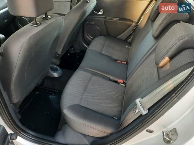 Серый Рено Клио, объемом двигателя 1.2 л и пробегом 174 тыс. км за 5550 $, фото 28 на Automoto.ua