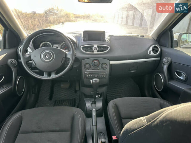 Рено Клио 2009 в Ивано-Франковске на Automoto.ua Серый Рено Клио, объемом двигателя 1.6 л и пробегом 112 тыс. км за 5700 $, фото 4 на Automoto.ua