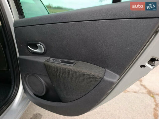 Серый Рено Клио, объемом двигателя 1.6 л и пробегом 166 тыс. км за 7200 $, фото 29 на Automoto.ua