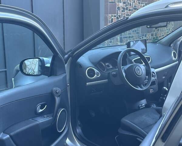 Серый Рено Клио, объемом двигателя 1.46 л и пробегом 251 тыс. км за 5500 $, фото 7 на Automoto.ua